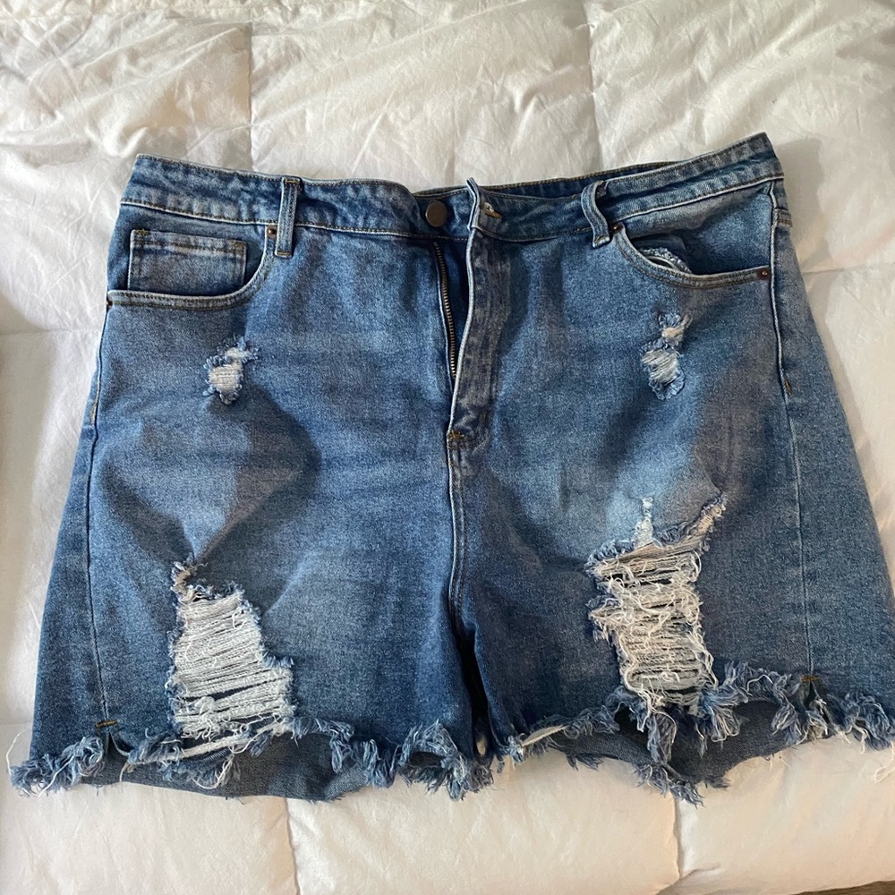 America Bazi Distressed Shorts